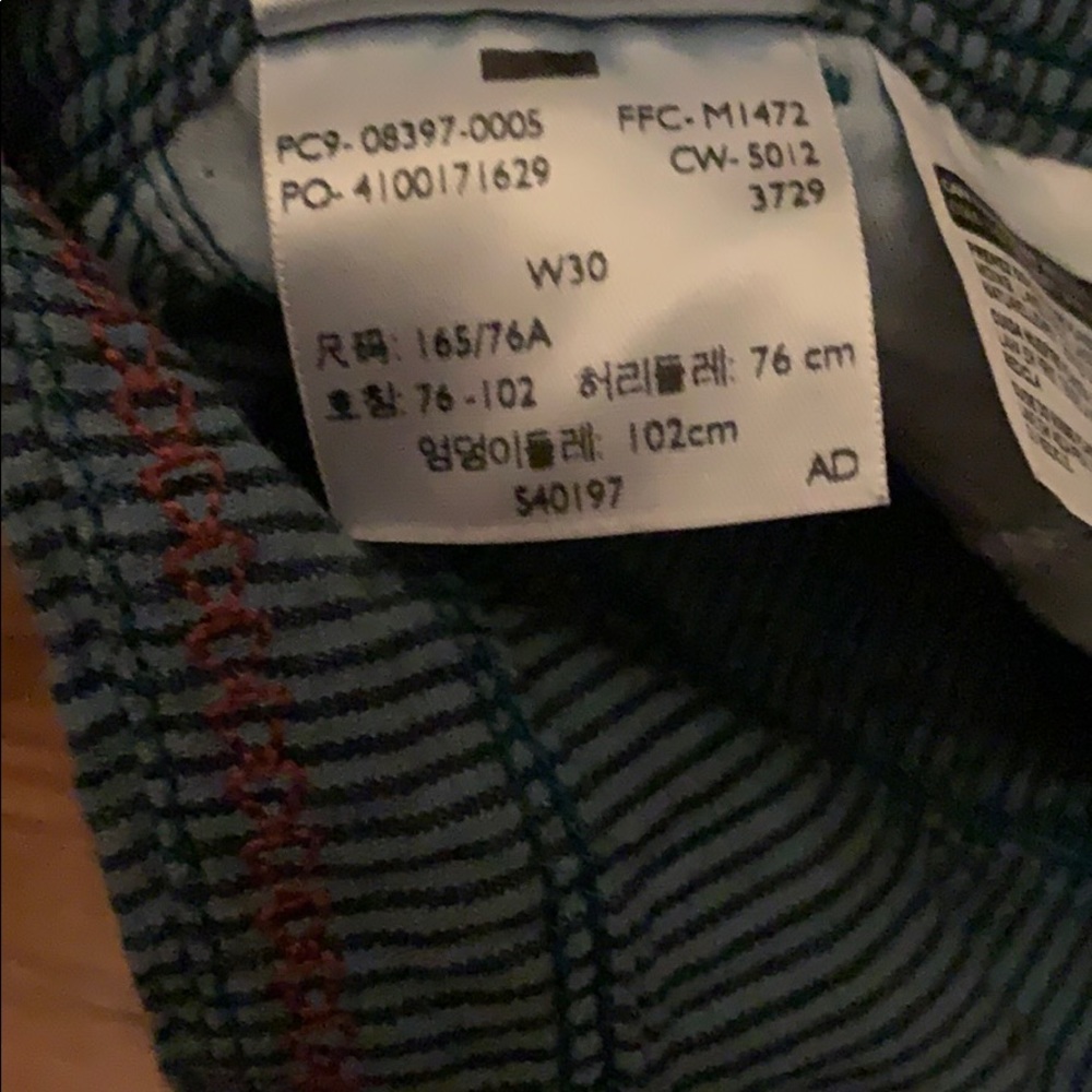 Size 30 waist Green Levi’s shorts - Picture 3 of 4